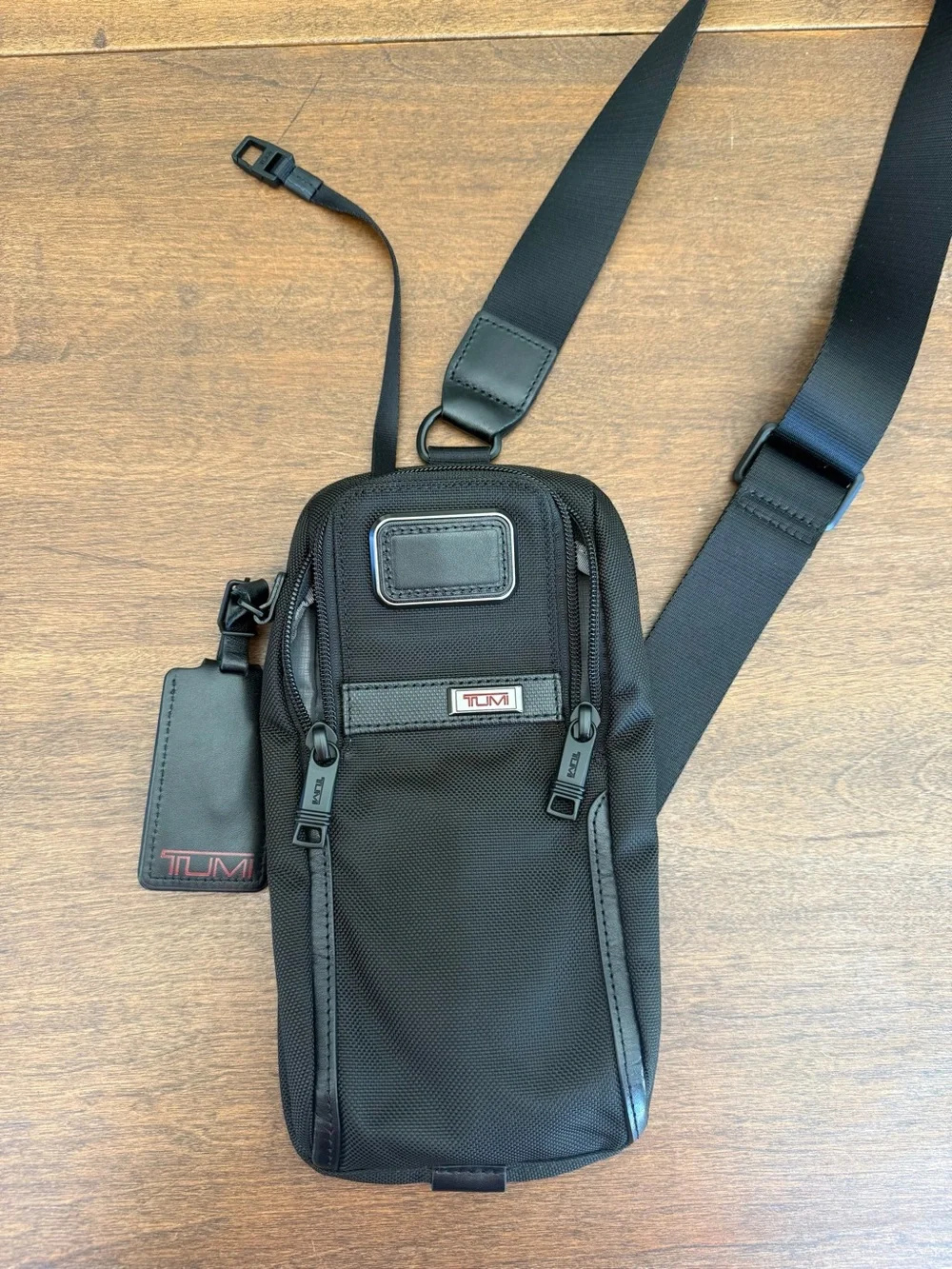 Tumi Alpha 3 Compact Sling Black